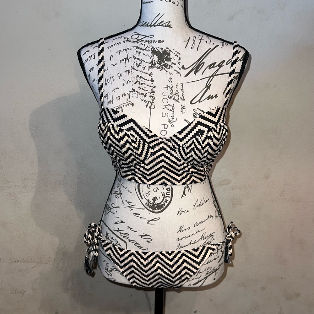 Xhilaration longline scrunch butt bikini size M.